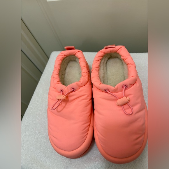 UGG Maxi Puffer Clog- Women’s Size 6 - Picture 4 of 12